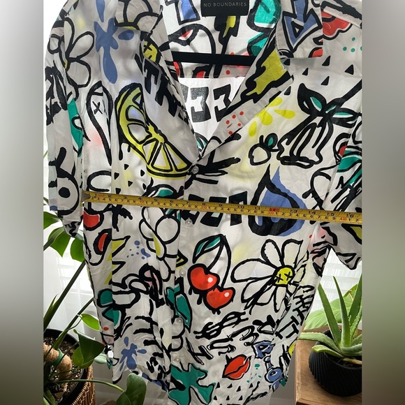 Fun funky grafitti print shirt, no boundaries size medium - Picture 4 of 5